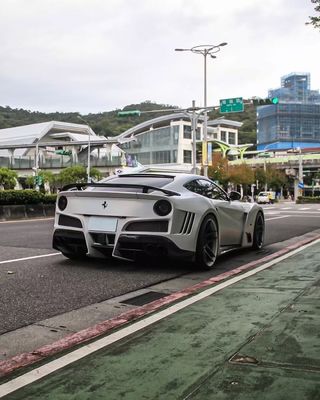 Ferrari F12 Carbon Fiber body Kit F12 Novitec phong cách N-largo phía trước và phía sau vòng cung bánh xe F12 phía trước môi khuếch tán spoiler