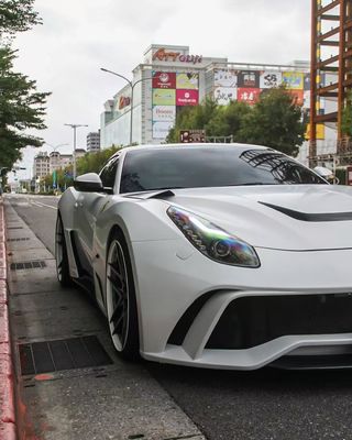 Ferrari F12 Carbon Fiber body Kit F12 Novitec phong cách N-largo phía trước và phía sau vòng cung bánh xe F12 phía trước môi khuếch tán spoiler