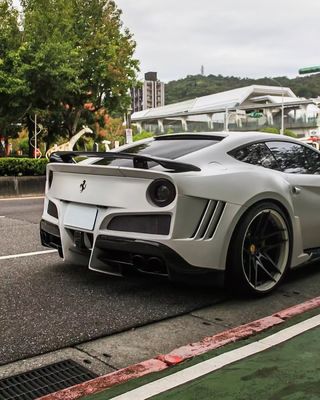 Ferrari F12 Carbon Fiber body Kit F12 Novitec phong cách N-largo phía trước và phía sau vòng cung bánh xe F12 phía trước môi khuếch tán spoiler