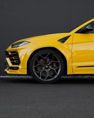 Yellow Lamborghini Urus Body Kit Carbon Fiber Lưỡi trước Xe sang trọng Diffuser Widebody Kit