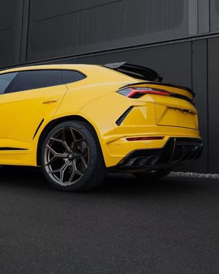Yellow Lamborghini Urus Body Kit Carbon Fiber Lưỡi trước Xe sang trọng Diffuser Widebody Kit