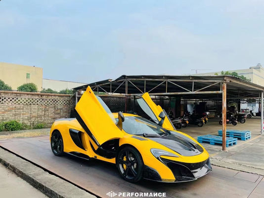 Chiếc xe có bộ phận carbon cho Mclaren Mp4 12C 625c 650S nâng cấp lên 675LT