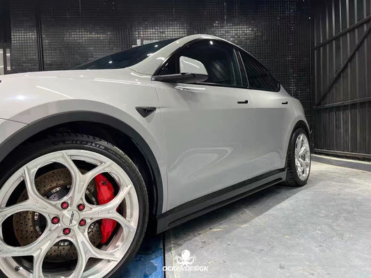 Mẫu màu trắng sáng Y Widebody tùy chỉnh Máy khuếch tán phía sau Bumper Dry Carbon Fiber