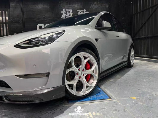 Mẫu màu trắng sáng Y Widebody tùy chỉnh Máy khuếch tán phía sau Bumper Dry Carbon Fiber