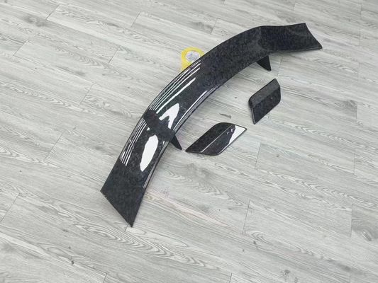 Bright Black Aston Martin Body Kit DBX MSY phong cách Carbon Fiber Spoiler Wing