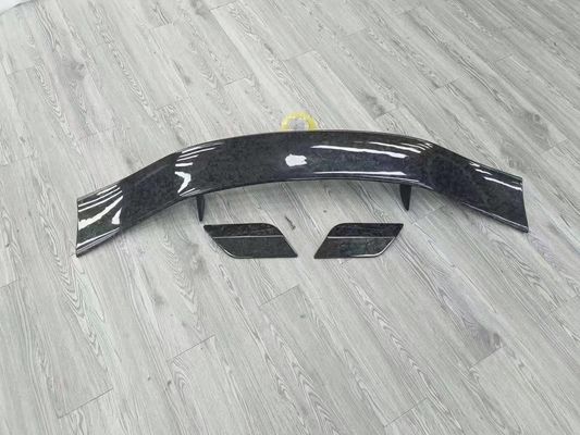 Bright Black Aston Martin Body Kit DBX MSY phong cách Carbon Fiber Spoiler Wing