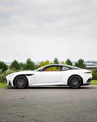 DBS Aston Martin Body Kit Màu trắng 770 phong cách Spoiler phía trước trong xe hơi môi Diffuser
