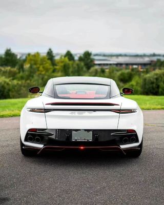 DBS Aston Martin Body Kit Màu trắng 770 phong cách Spoiler phía trước trong xe hơi môi Diffuser